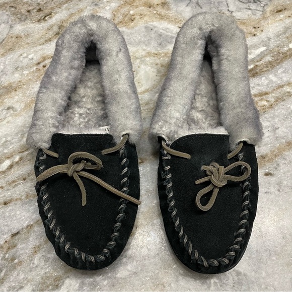 L.L. Bean Wicked Good Shearling Moccasin Slippers in Black Women’s size 10 - Picture 2 of 12